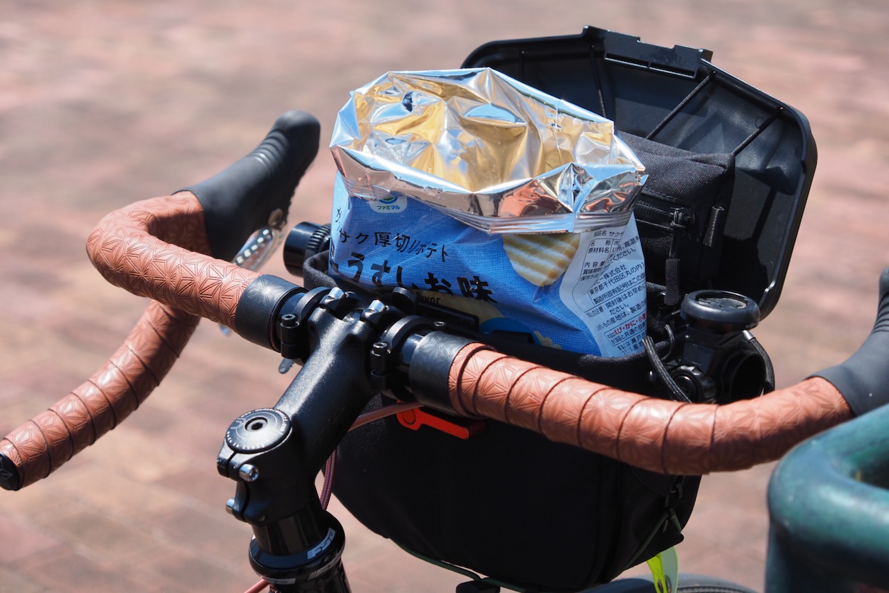 誰得ミニTips】ルートワークスのハンドルバーバッグと袋入りポテチの