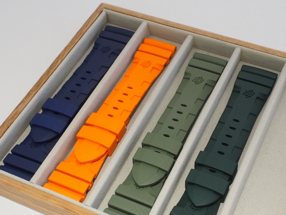 PANERAI COLLECTION】パネライサブマーシブルのベルトを付け替え