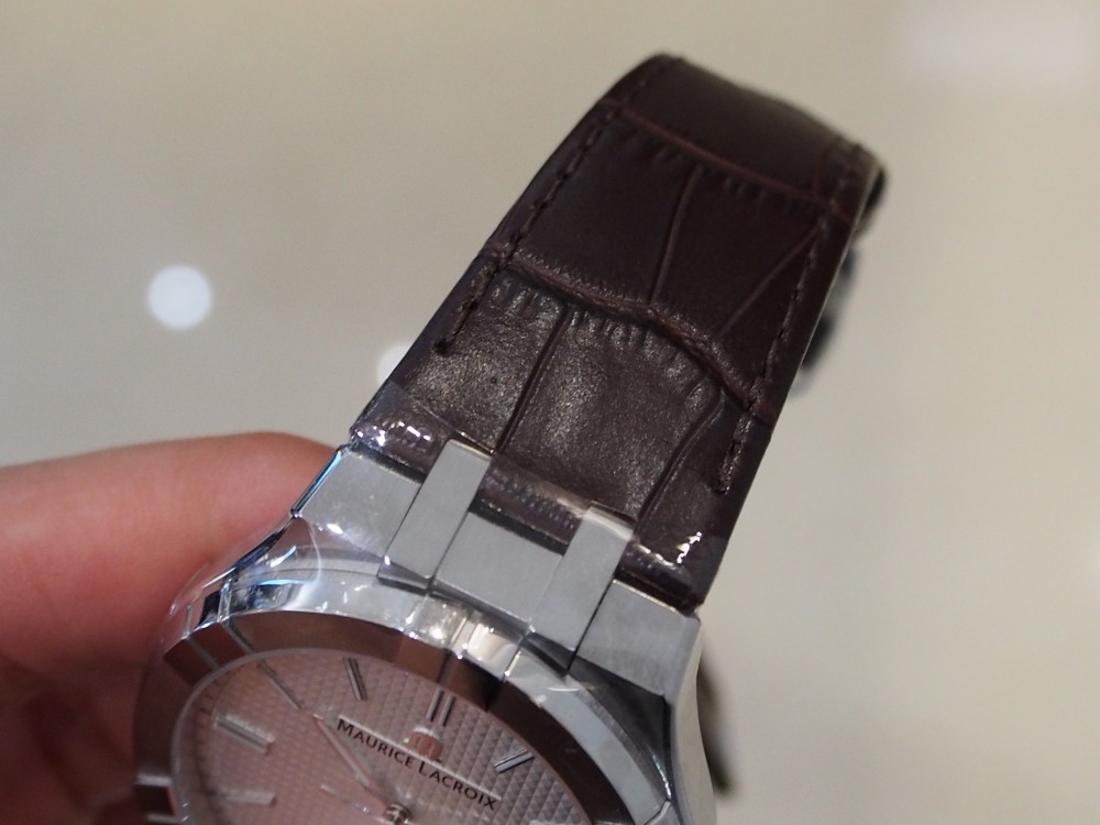 モーリス・ラクロアの人気モデル、アイコンシリーズからカーフ