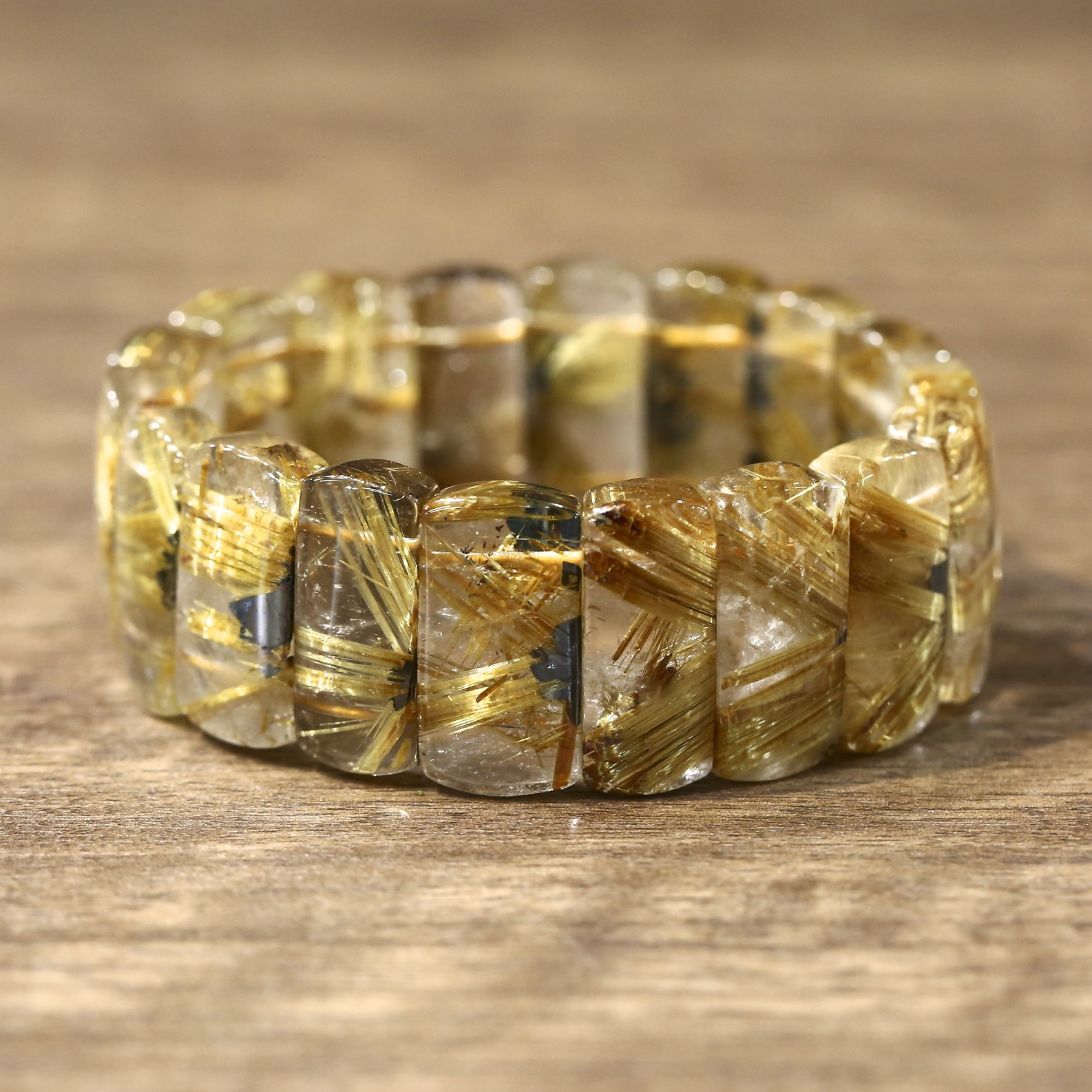 太陽放射ルチルクォーツ 〜 地に根を張って力強く着実に成長する