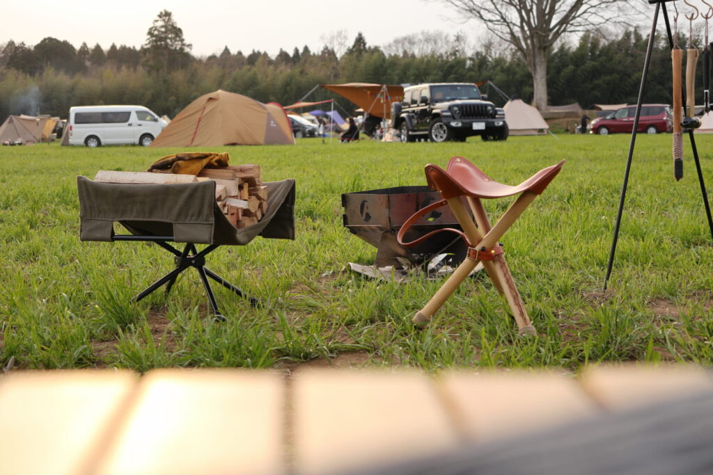 レザー製ハンティングチェアの傑作！SomAbitoソマチェアが焚き火チェア