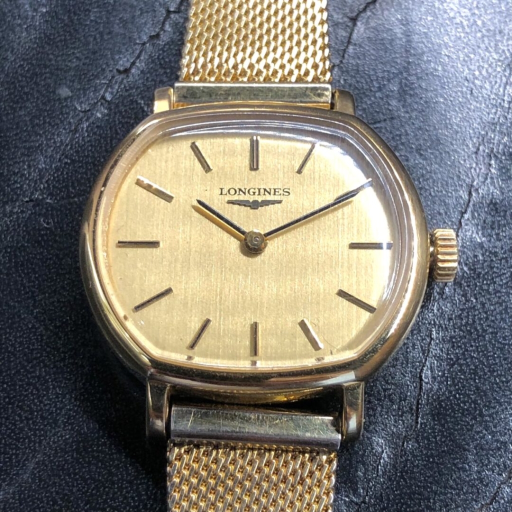 Longines(ロンジン)はスイスの時計ブランドです。 フランス古語で「花