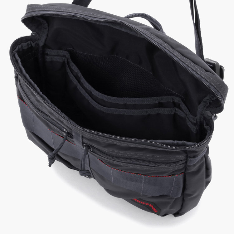 BRIEFING ブリーフィングのメッセンジャータイプのショルダーバッグ