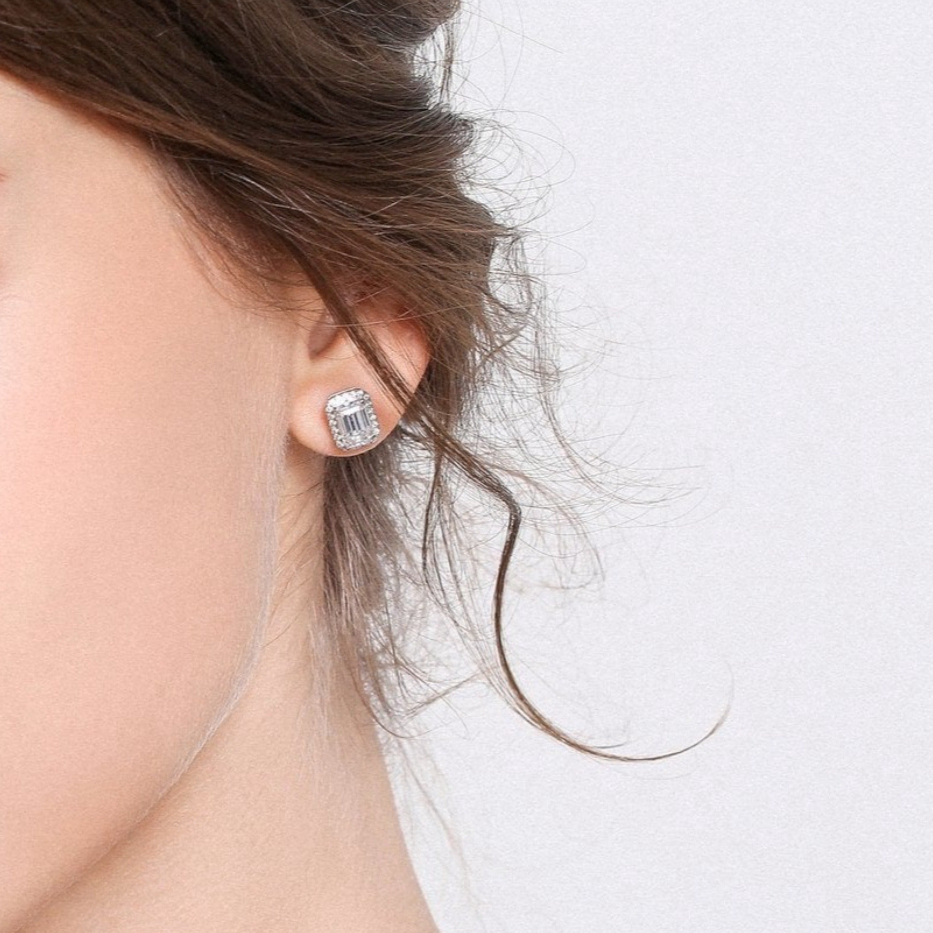 エメラルドカット ヘイロー スタッド ピアス ER044YG – Brillar