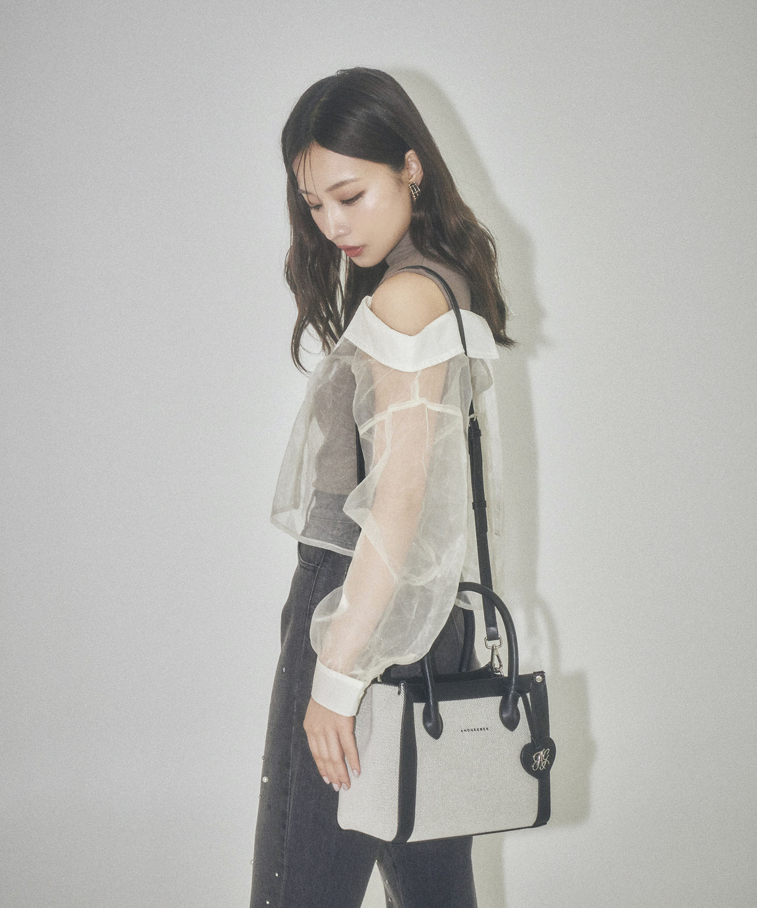 オックスロゴショルダーバッグ – BUNNY APARTMENT