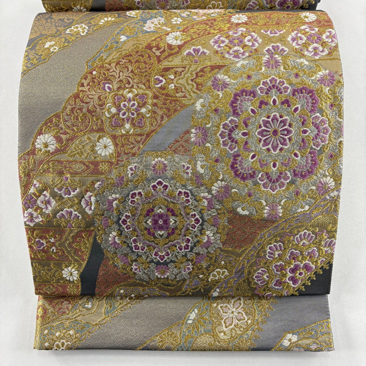 美品】 袋帯 名品 証紙あり 関西仕立て 孔雀 花唐草 刺繍 金糸 金色 六