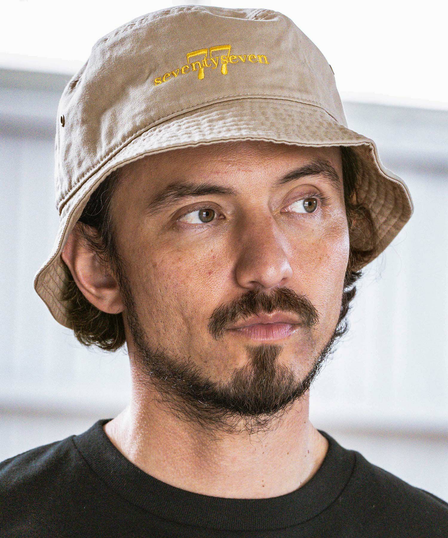 50%OFF【seventy seven(セブンティセブン)】 embroidery bucket hat
