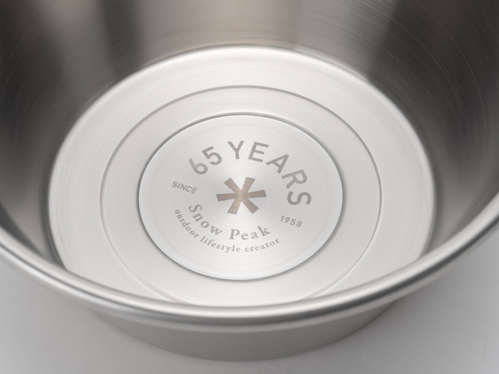 スノーピークの2023年新商品「65周年記念シェラカップ」2種登場