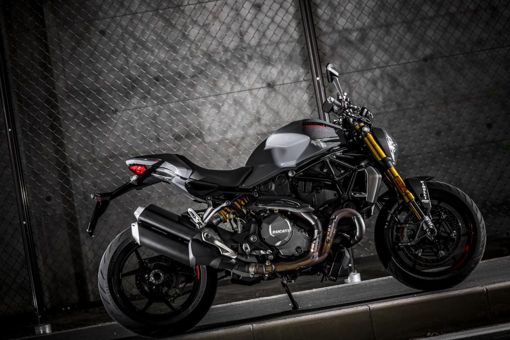 ドゥカティ モンスター1200S試乗】エンジンは超強烈だが、身のこなしは