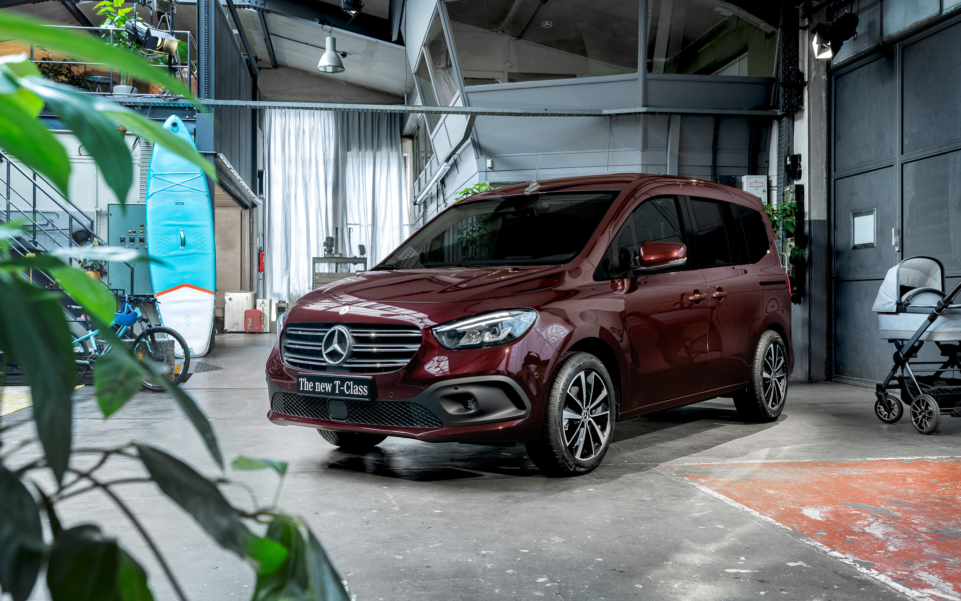 メルセデス・ベンツ、新型プレミアムスモールバン「Tクラス」公開 7名