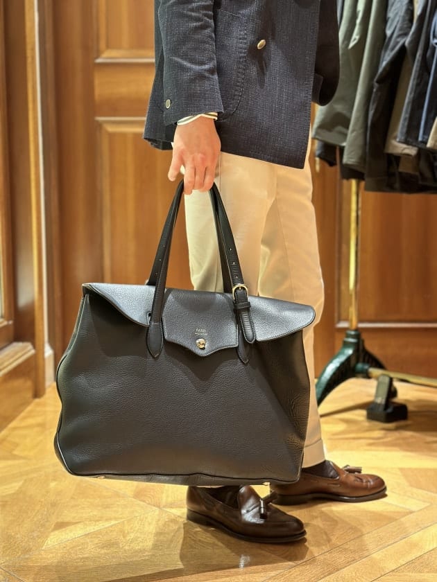 久々の追加入荷！＜FARO＞フラップトート スタッフ松島も愛用中