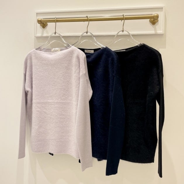 フワフワとスッキリ両方叶える…フロントフラッフィーボートネック