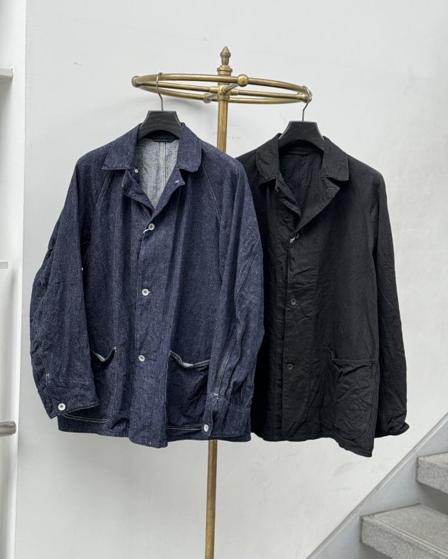 COMOLIの青と黒 デニムワークジャケット｜ビームス 六本木ヒルズ｜BEAMS