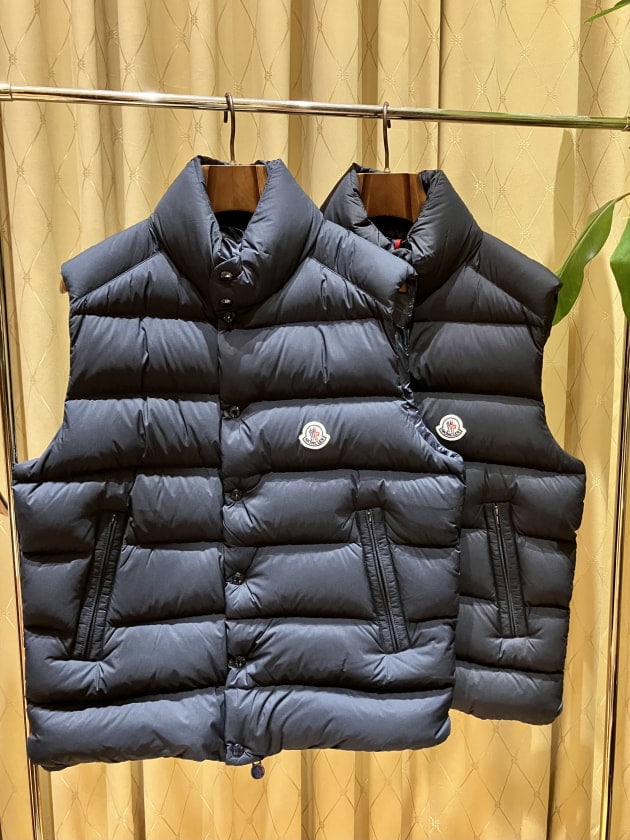 MONCLER〉こちらもオススメしたいダウンベストのTIBB。｜ビームス