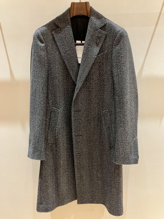 LARDINI〉独特な表情のヘリンボーン生地が魅力的なスポルベリーノ