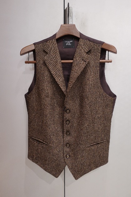 TAGLIATORE（タリアトーレ）＞ホームスパン襟付きジレ入荷｜Brilla per