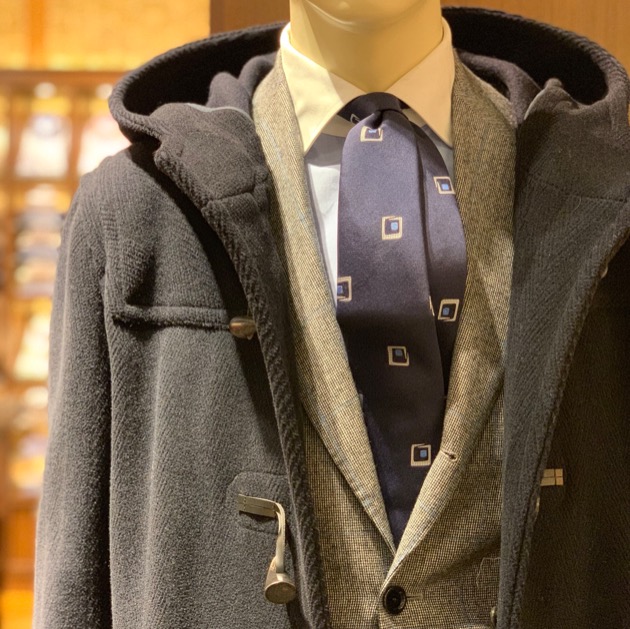 入口マネキンのダッフルコート。｜ビームス 立川｜BEAMS