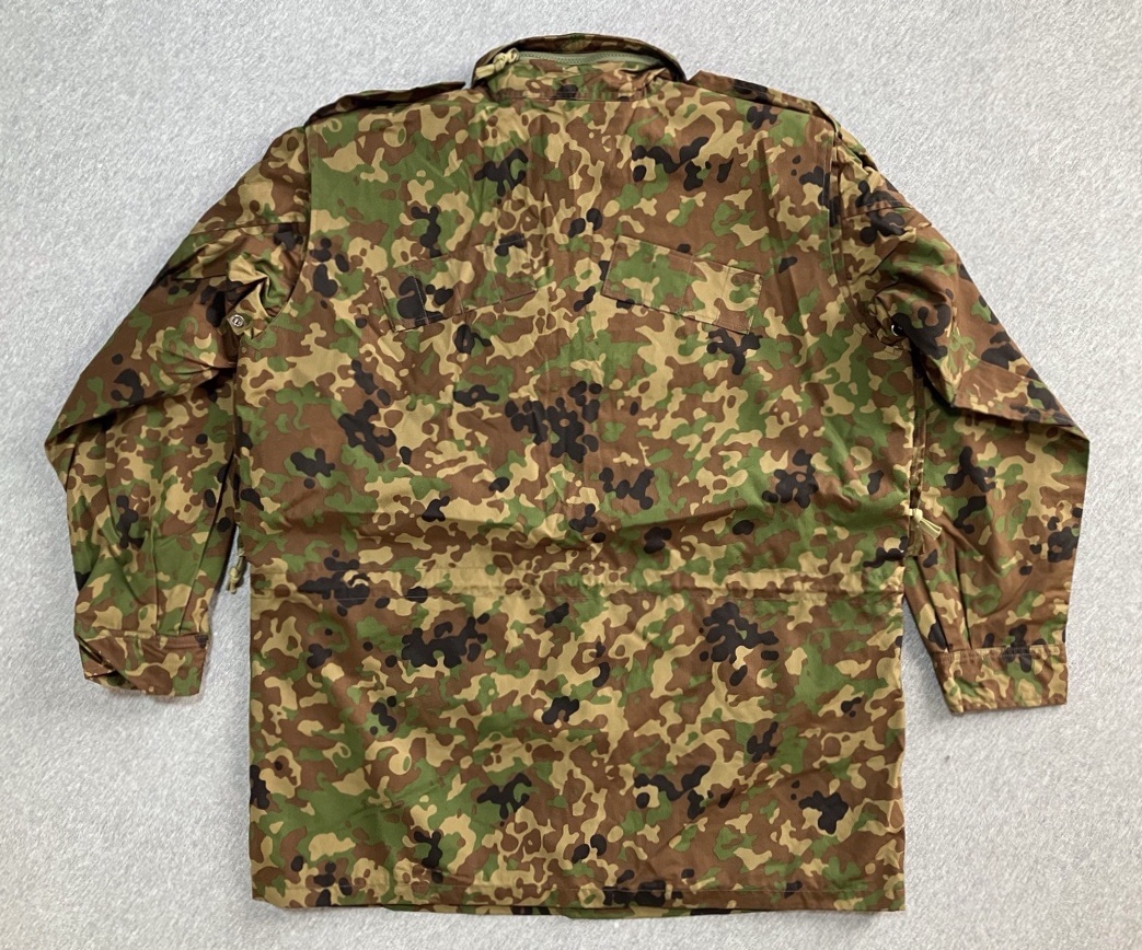 傑作モデル品です！【自衛隊装備品】陸上自衛隊迷彩防寒戦闘服外衣