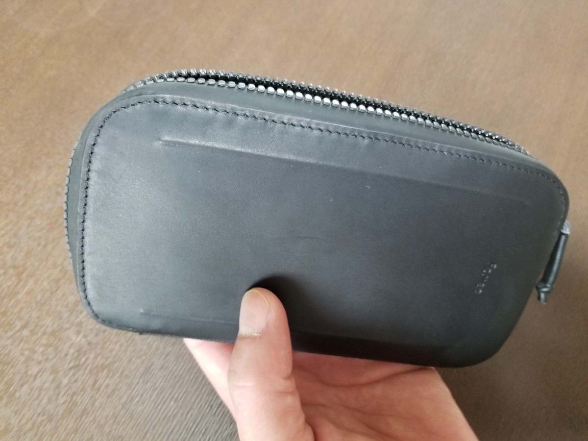 ベルロイ「All Conditions Phone Pocket Plus」1年間使用レビュー