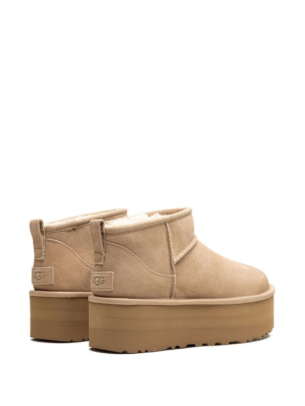 UGG Classic Ultra Mini プラットフォームブーツ | ニュートラル