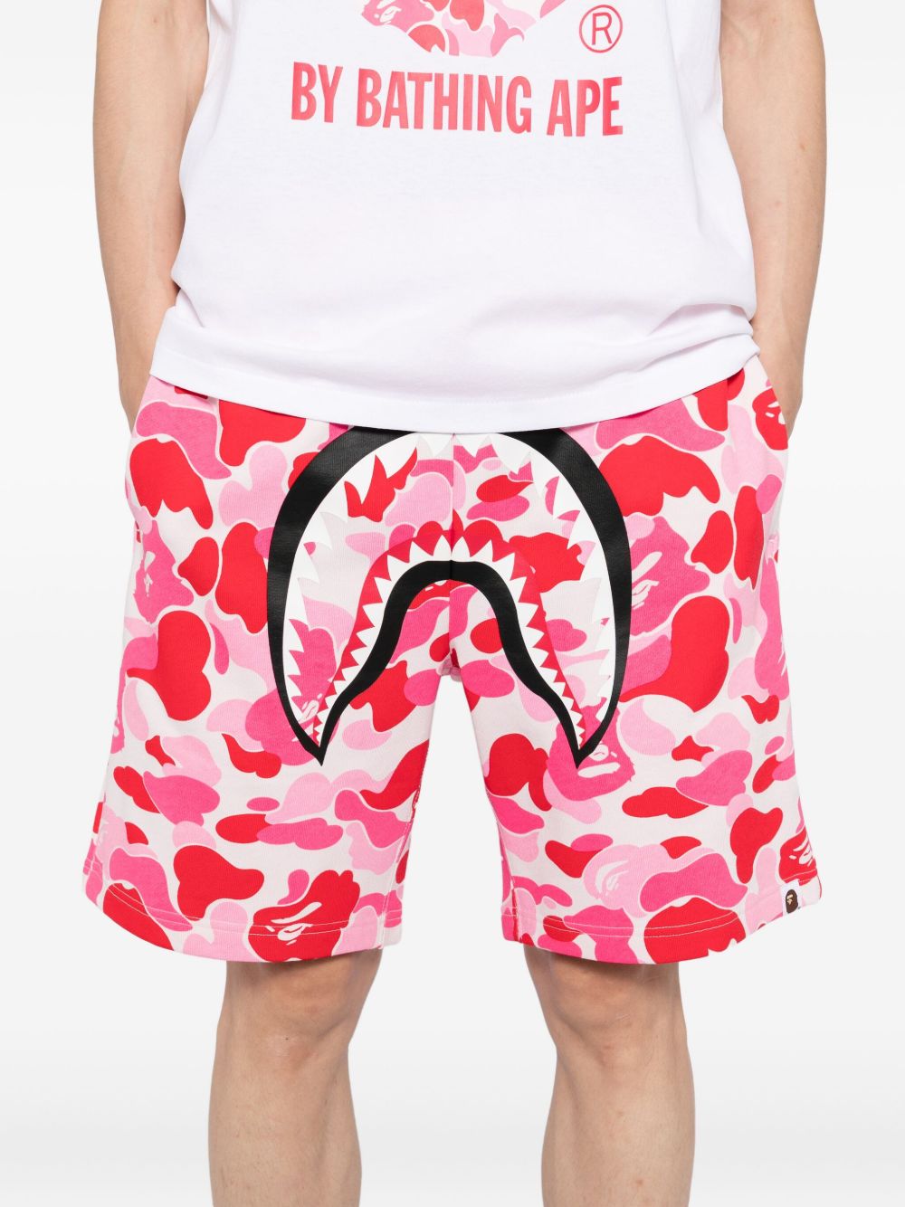 A BATHING APE® グラフィック ショートパンツ | ピンク | FARFETCH JP