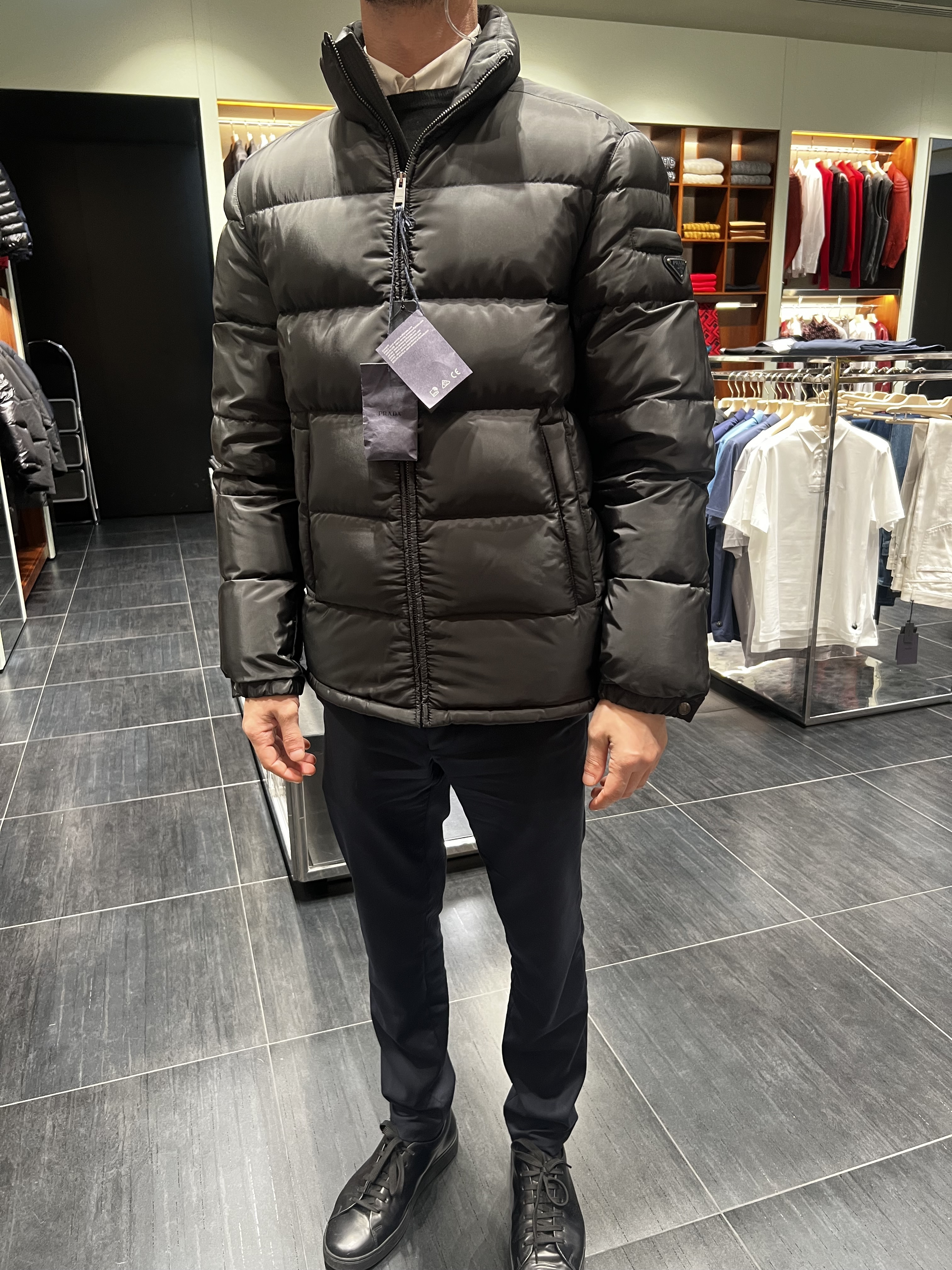 PRADA直営】大特価 ロゴ ナイロン ダウンジャケット (PRADA/ダウン