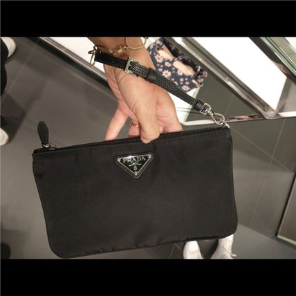 PRADA セール☆ 1NH545☆黒 ストラップ付 ポーチ (PRADA/ポーチ