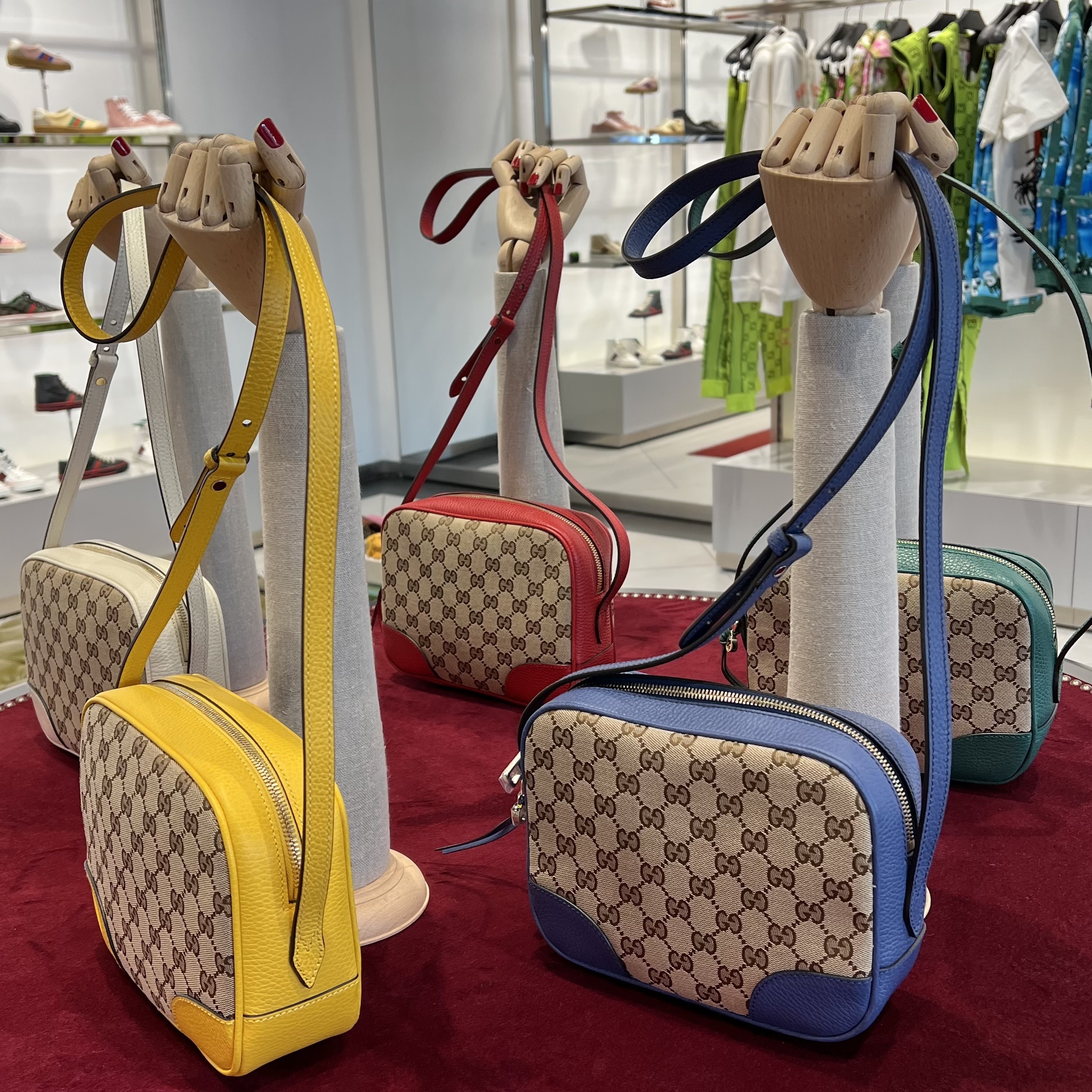 031 美品 GUCCI PVC ショルダーバッグ GGスプリーム 大容量 u1 031 美