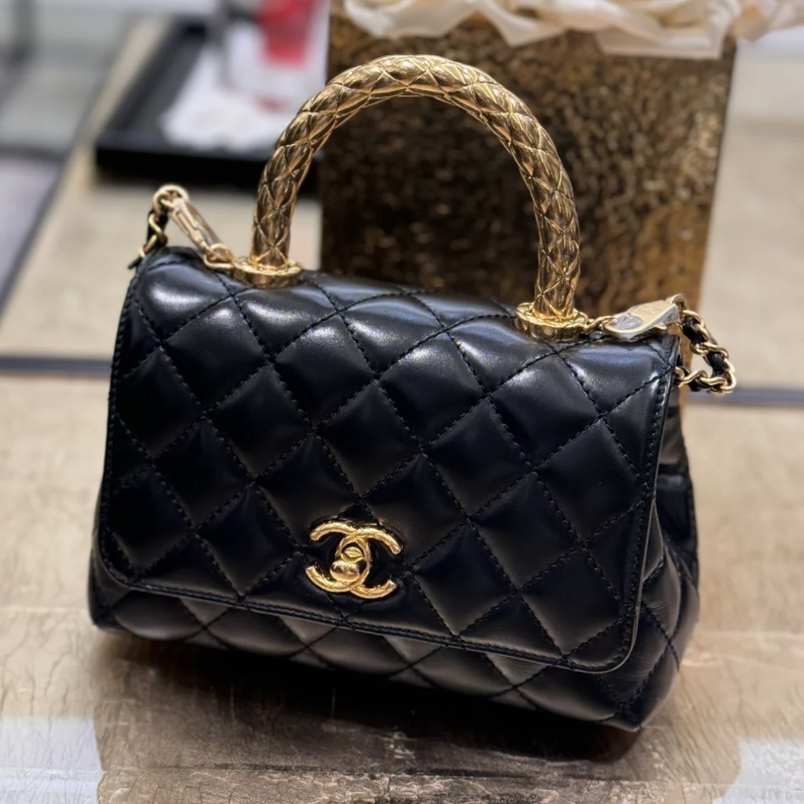 ☆ハンドルが美しい☆【CHANEL】ココハンドル 19cm XXS (CHANEL
