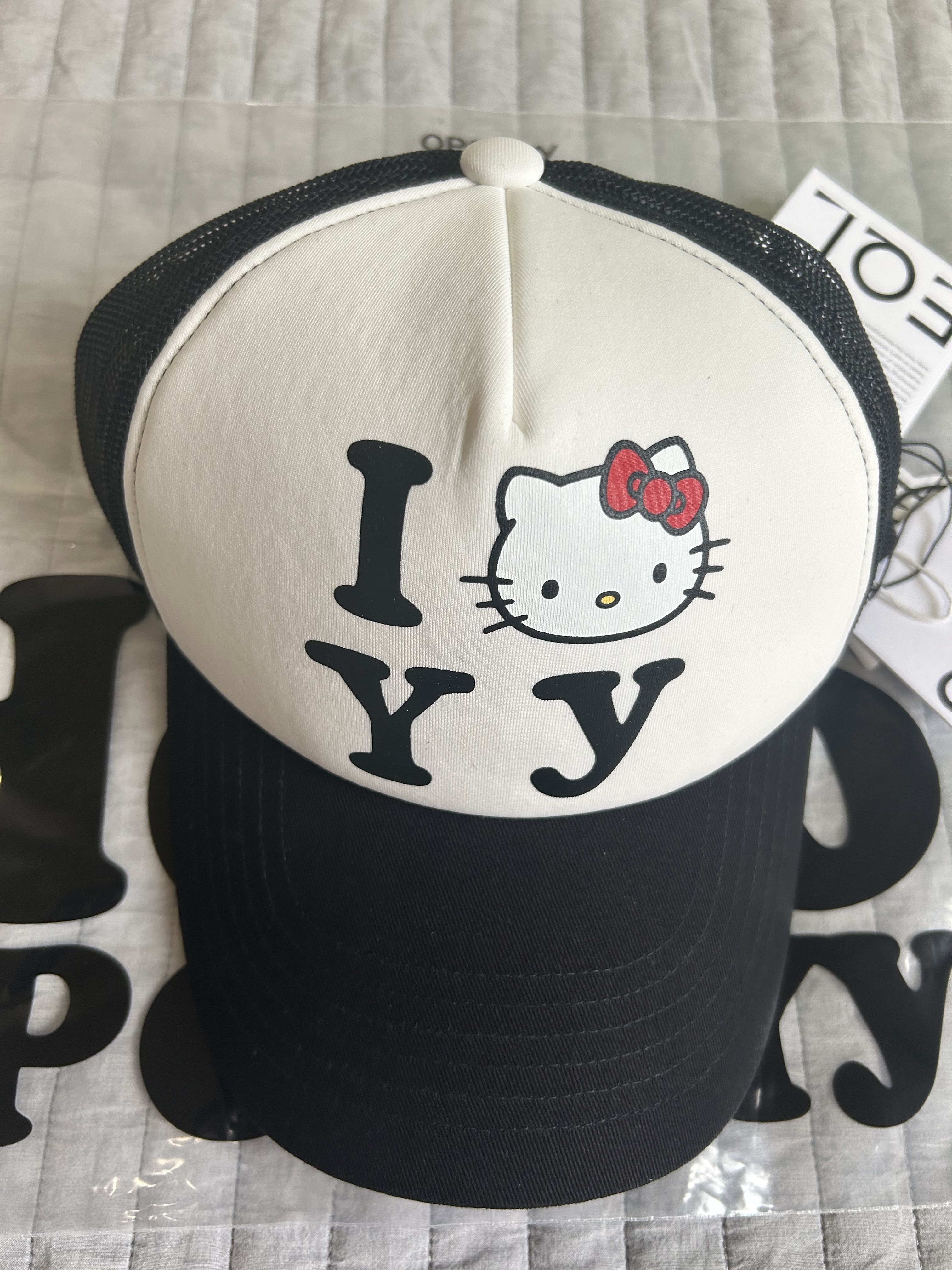 Open Yy x Hello Kitty】 Trucker Cap Black ☆韓国☆人気☆ (OPEN