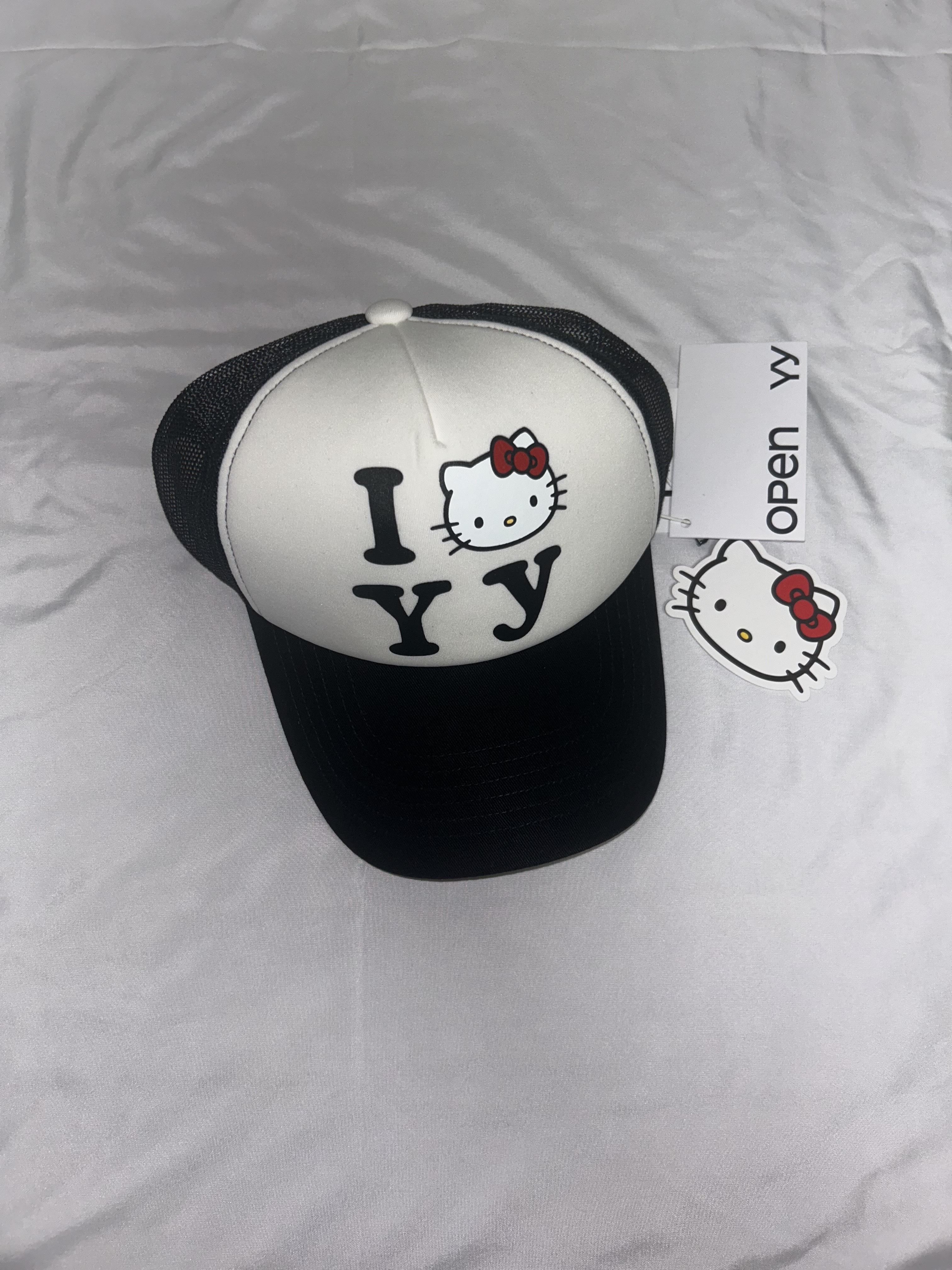 Open Yy x Hello Kitty】 Trucker Cap Black ☆韓国☆人気☆ (OPEN