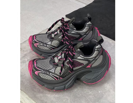 ピンク BALENCIAGA 10XL(バレンシアガ) - ブランド通販のBUYMA