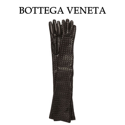 ボッテガ・ヴェネタ」からホリデーギフトにぴったりなレザーグローブが