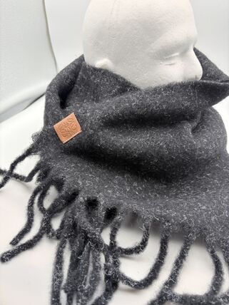 ブラック（黒）系 LOEWE(ロエベ) マフラー・ストール(レディース