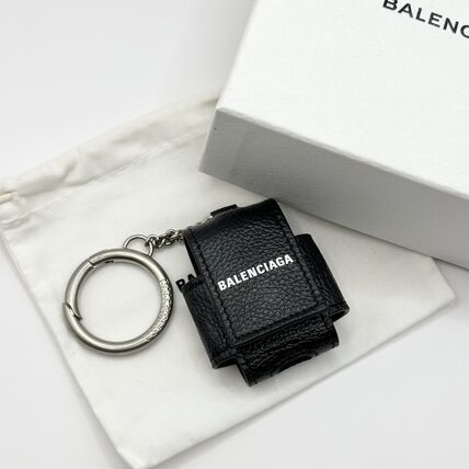 Airpods BALENCIAGA(バレンシアガ) - ブランド通販のBUYMA