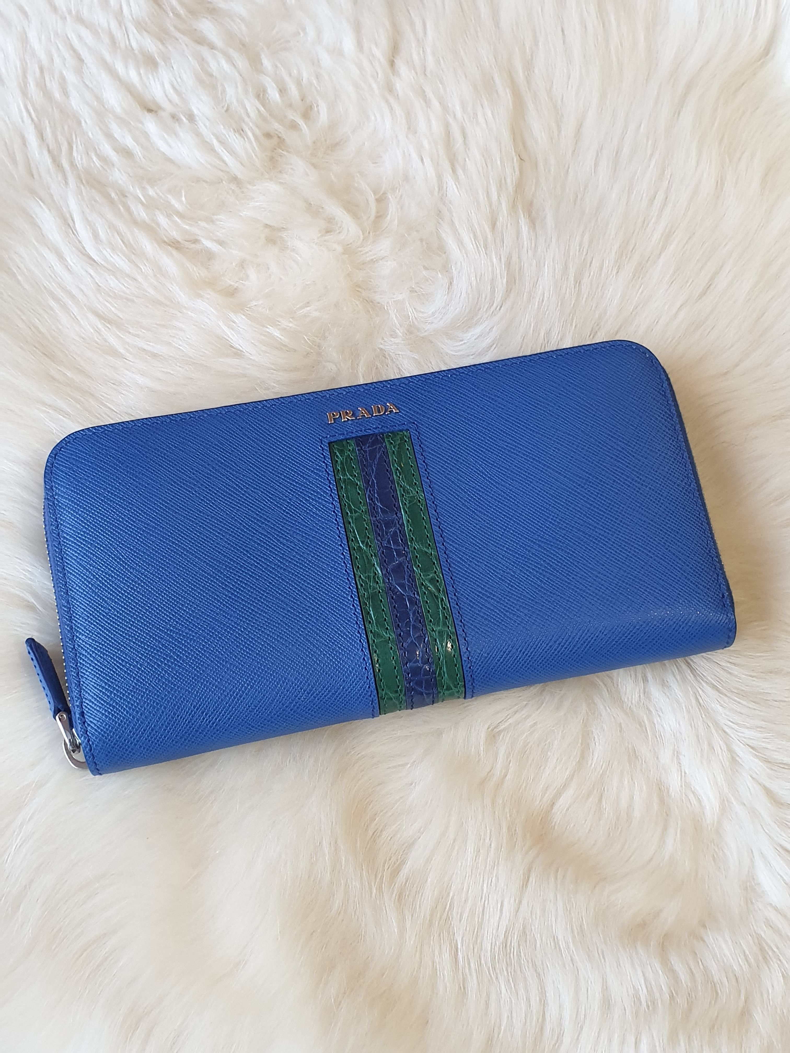 PRADAメンズ♪ラウンド長財布♪クロコストライプ 青/緑 (PRADA/長財布