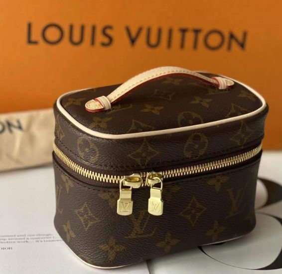 国内直営即発】LV モノグラム バニティ バッグ ニース・ナノ (Louis