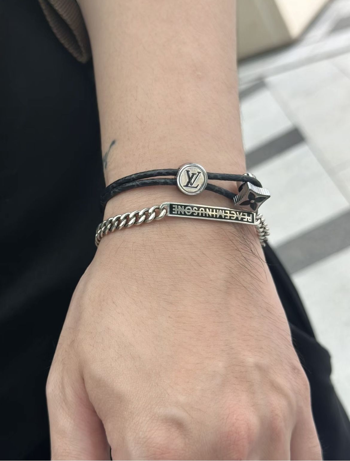 さりげなくかっこいい♪】LV☆ブレスレットキャッチ イット (Louis