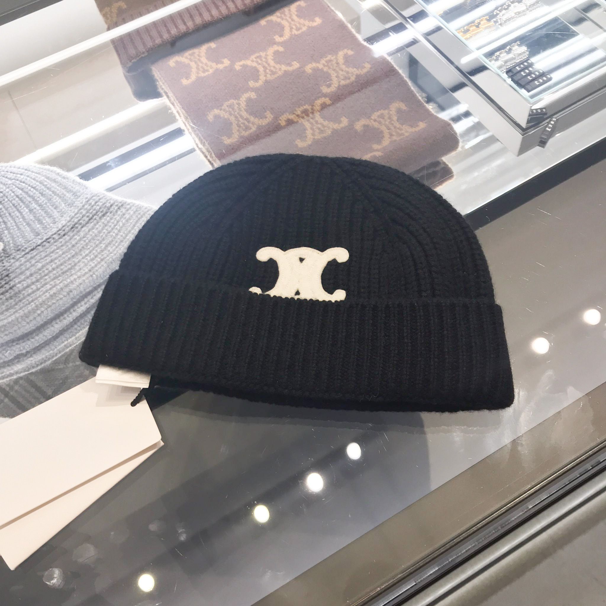 カシミア】☆CELINE☆ トリオンフパッチ ニット帽 (CELINE/ニット