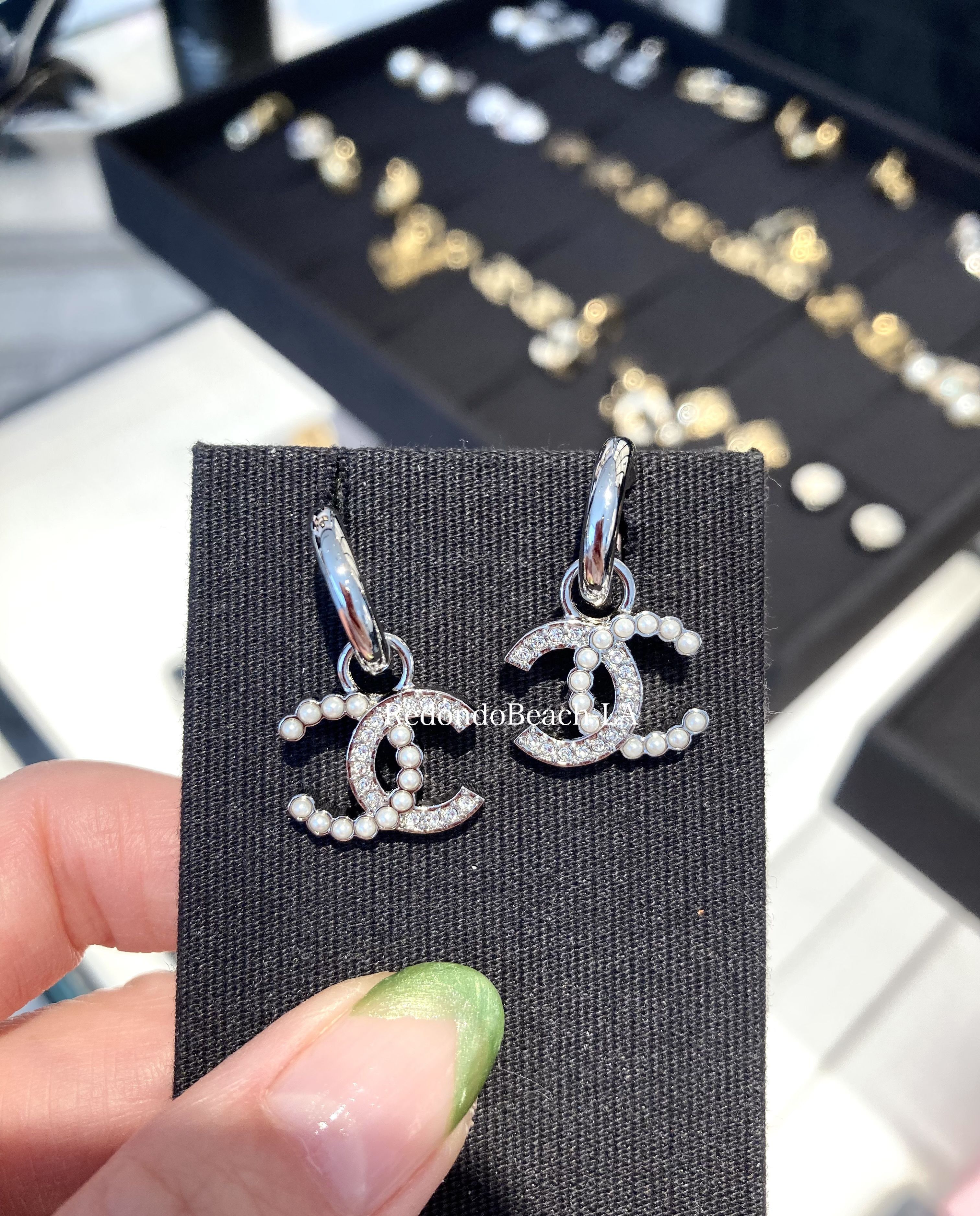 超希少】気品溢れるシルバー☆CHANEL☆ピアス☆揺れるCC (CHANEL