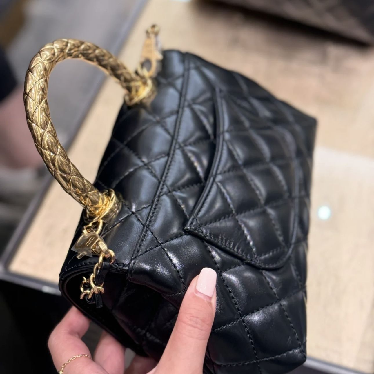☆ハンドルが美しい☆【CHANEL】ココハンドル 19cm XXS (CHANEL