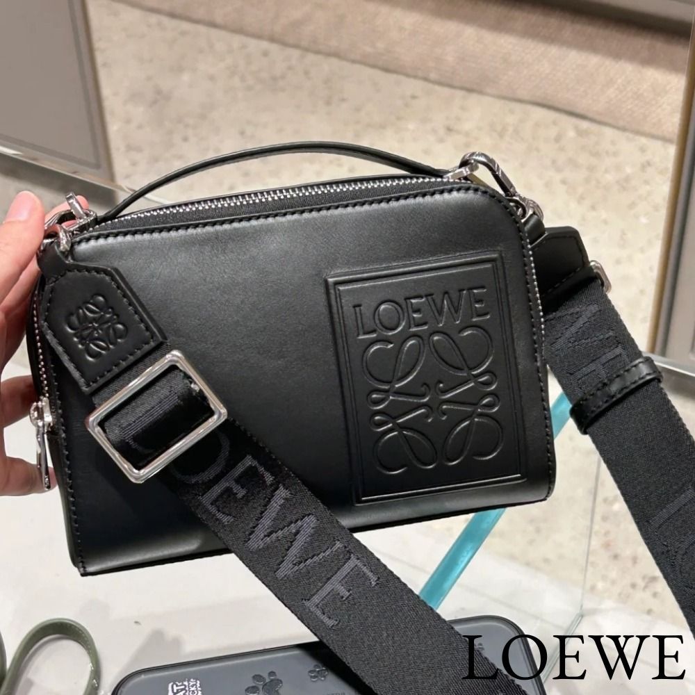 人気 LOEWE カメラ クロスボディバッグ ミニ（サテンカーフ） (LOEWE