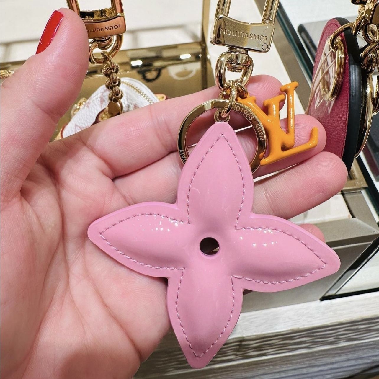 バッグにアクセントをプラス♪】ルイヴィトン キーホルダー (Louis