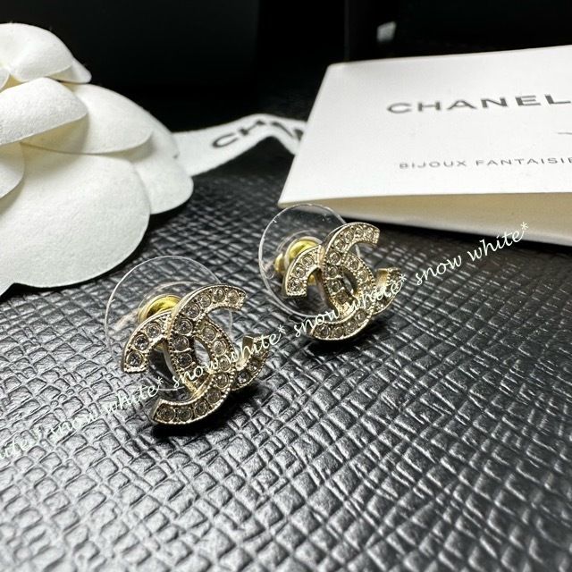 明日着 入手困難 キラキラ♪ クリスタル CCマーク ピアス CHANEL