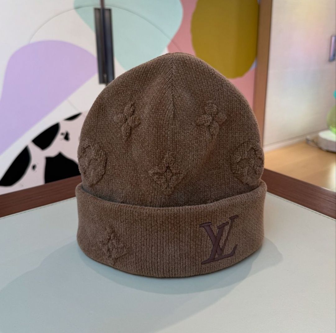 カジュアルコーデに》LOUIS VUITTON モノグラム ニット帽 (Louis
