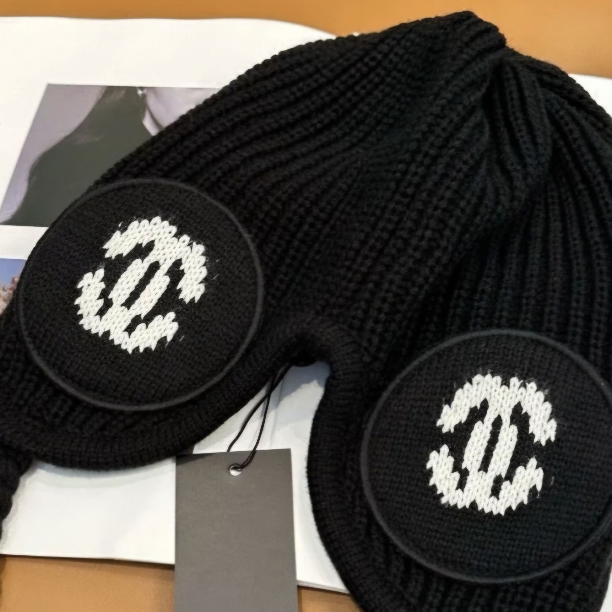 耳暖まる可愛いぼんぼん♡♪シャネル☆ニット帽 CCマーク (CHANEL