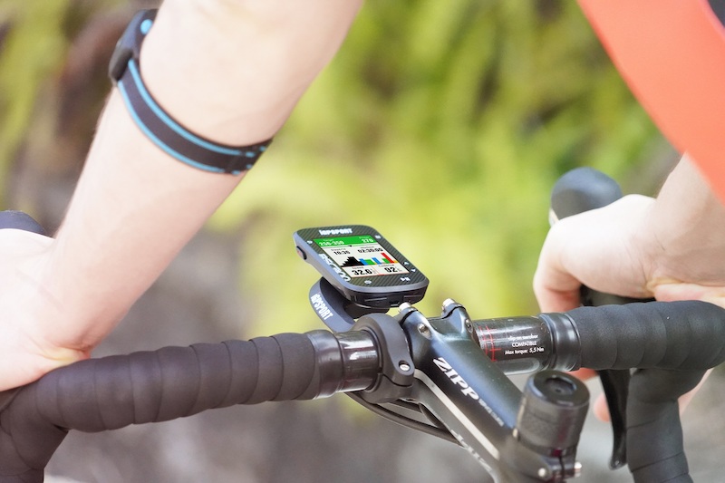iGPSPORTがサイクルコンピューターのハイエンドモデル「BSC300」発表