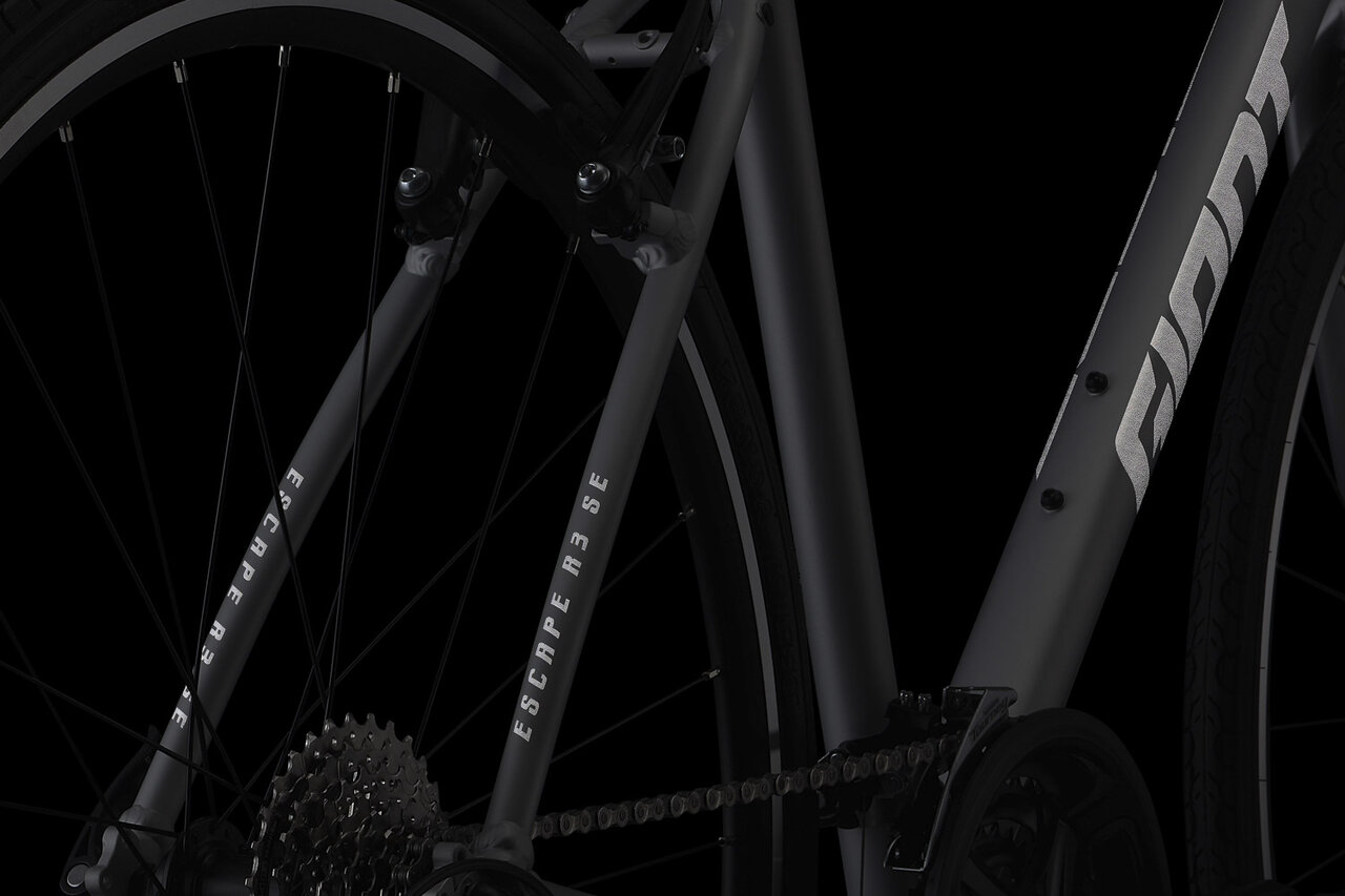 自転車】ジャイアントジャパン35周年記念！数量限定のクロスバイク