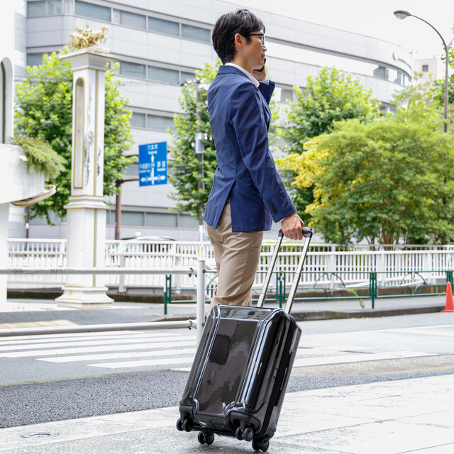 旅行や出張を快適に！プレミアム・アウトレットで人気のスーツケース