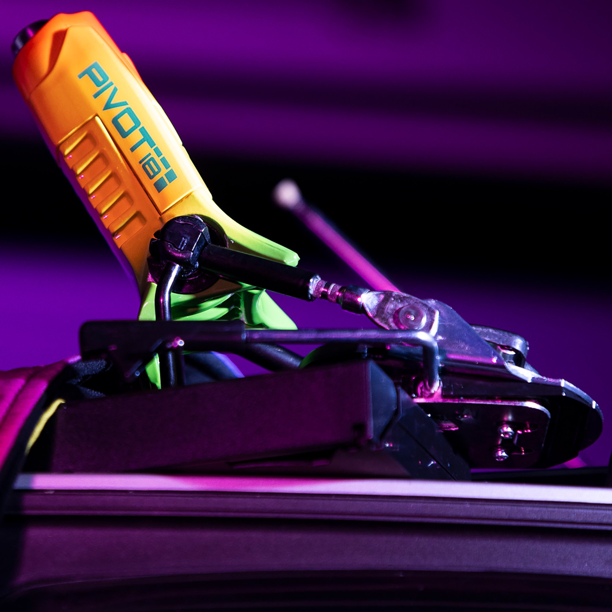 Look Pivot 18 GW Ski Bindings | Absolute-Snow